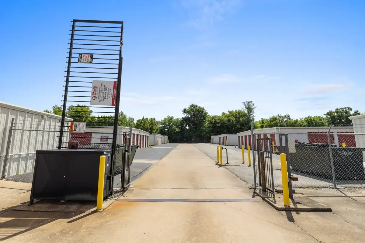 Legacy Siloam Springs - Lincoln - Exterior Gated Entrance